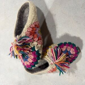 Anthropologie French Knot Wool Slippers Women 8-9 Multicolor Boho Crochet